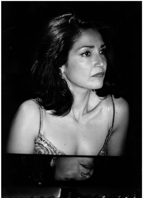 Xotin eridan xoroz va mushuk yalab oldi