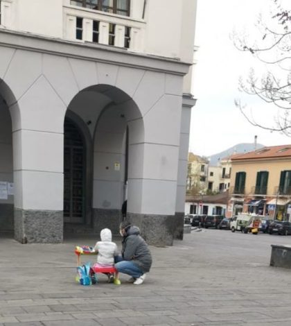 Riaprono le scuole: tra gioia,  proteste e quale assembramento