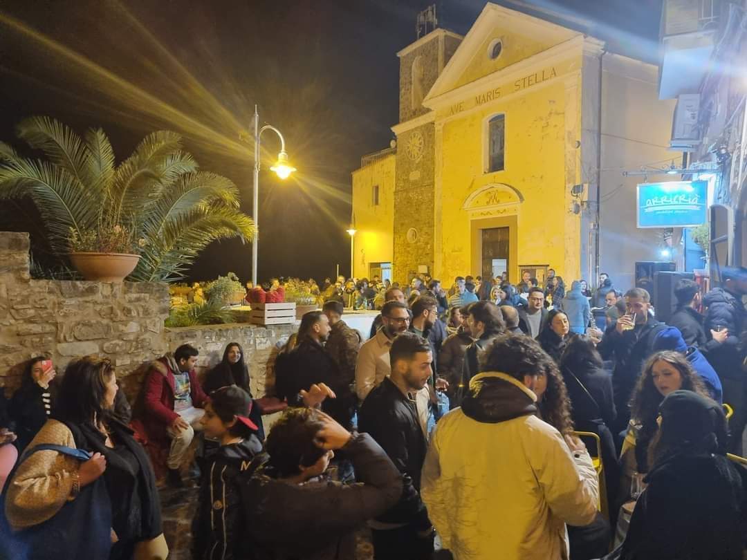 Agropoli, Villaggio di Babbo Natale tra luci e ombre