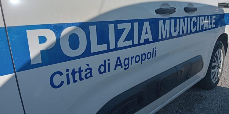 Gli autovelox a bordo di un'auto della Polizia vanno segnalati