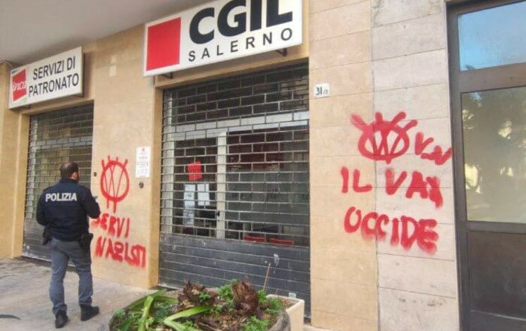 Scritte contro la Cgil, i no vax attaccano anche la nostra pagina di FB