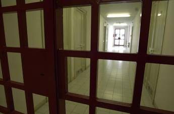 Perquisizioni nel carcere di Prato, indagati agenti e detenuti