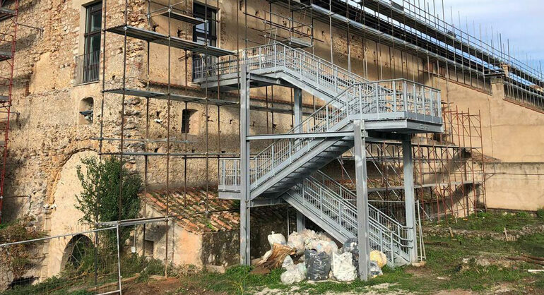 Sarà rimossa scala antincendio che deturpa la Certosa di Padula