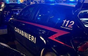Napoli, in tre sullo scooter si scontrano con due auto: gravi
