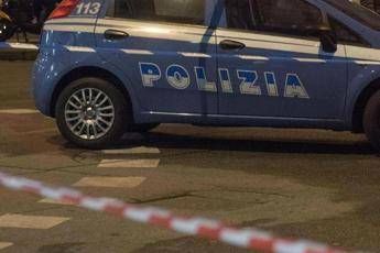 Napoli, tenta di sedare una lite in strada: accoltellato 18enne