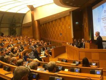  Cida-Censis: “Due italiani su 3 si sentono ceto medio, oltre metà teme che figli staranno peggio”