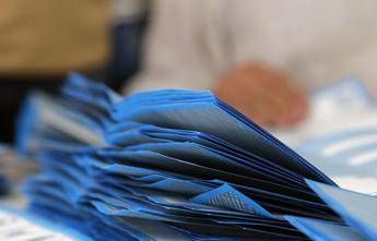  Sondaggio politico, Fratelli d’Italia cresce. Pd e M5S calano