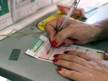 Superenalotto, numeri combinazione vincente 19 giugno