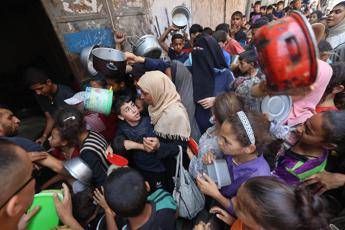Gaza, “21 morti in raid Israele su gente in fila per aiuti”