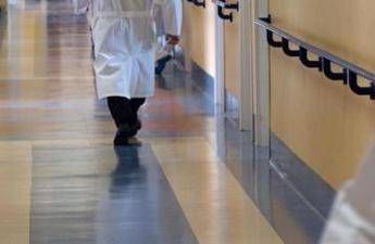 Insulti no vax a primario morto di cancro, lo sdegno dei medici