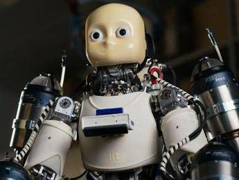  Per gli Sos arriva iRonCub3, il primo robot umanoide volante
