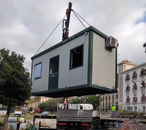 Salerno, rimossi container dal cantiere i in Piazza Cavour