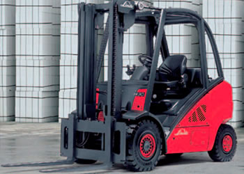 Noleggio vs acquisto muletti: pro e contro per scegliere l’opzione migliore