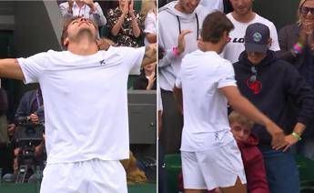 Cobolli, festa e lacrime a Wimbledon: l’abbraccio con Bove