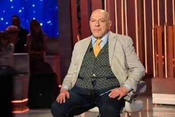 Mauro Coruzzi in ospedale, come sta Platinette: intervento per prevenire l’ictus