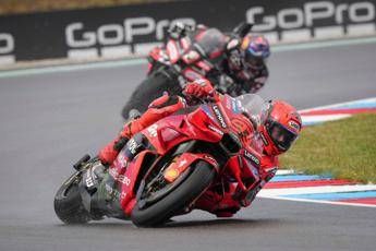  MotoGp, Marquez trionfa in Repubblica Ceca davanti a Bezzecchi. Delude Bagnaia