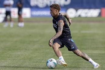 Napoli, dribbling e ‘rabona’ per Noa Lang: tifosi in estasi