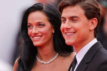  Oriana Sabatini sorprende Dybala, il regalo per l’anniversario di matrimonio