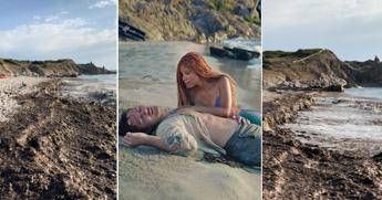 Rena Majore, le alghe inghiottono la spiaggia de ‘La Sirenetta’: è polemica