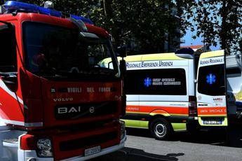 Schianto in tangenziale a Modena, auto prende fuoco: ragazza muore carbonizzata