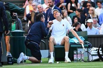 Sinner e l’infortunio a Wimbledon, gli esami e le condizioni