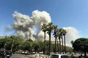 Siria, Israele attacca quartier generale comando militare a Damasco: “I colpi più duri sono iniziati”