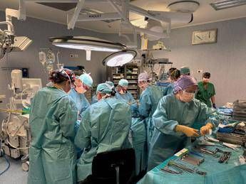  Tumori, mandibola ricostruita con un osso della gamba nel Milanese