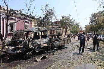  Ucraina, Russia attacca ancora: droni e raid su Zaporizhzhia e Kharkiv