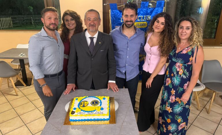 Passaggio di Campana al Lions Club Agropoli Faro del Cilento