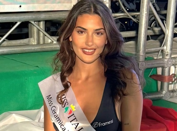 Finale Regionale Miss Italia a Vietri: Ludovica Carrano vince ed è Miss Ceramica Vietrese
