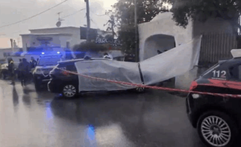 Ischia,  uccide la madre e il compagno dell’ex moglie e si toglie la vita