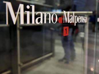 Paura a Malpensa, appicca il fuoco e devasta monitor al terminal 1 dell’aeroporto