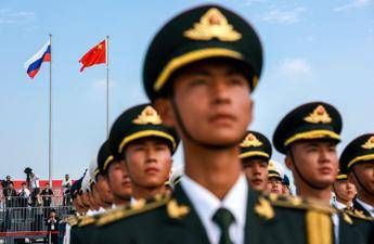 Putin arrivato a Tianjin in Cina, al via oggi summit Sco