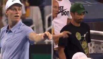 Sinner non si ferma mai, allenamento notturno: “Andiamo al campo”