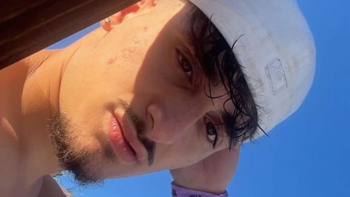 Scooter travolto da un’auto: Giuseppe muore a 19 anni
