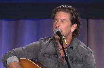 Addio a Brett James, cantante country da Grammy morto in un incidente aereo