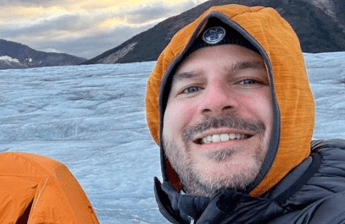 Alaska, morto ricercatore italiano Riccardo Pozzobon: “Travolto dall’acqua mentre riempiva la borraccia”