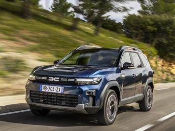 Dacia Bigster: fino a 1.450 km di autonomia con le nuove motorizzazioni ibride