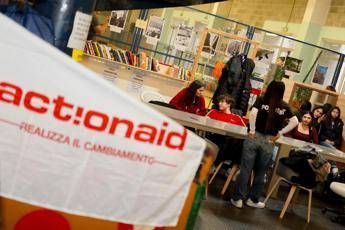  Giovani, indagine ActionAid: 8 su 10 a disagio nel proprio corpo, 60% ha subito prese in giro