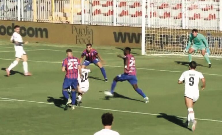 Tris  Casarano, per la Cavese è notte fonda