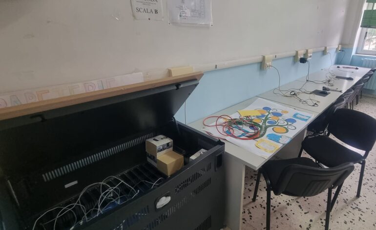 Sarno. Furto nella scuola, l’ira della preside esposito