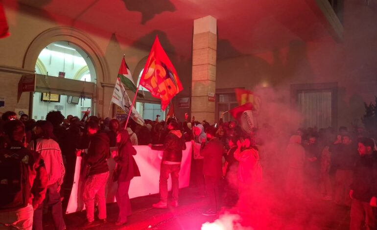 Salerno, stazione bloccata. Disagi