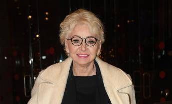  Enrica Bonaccorti torna sui social dopo l’annuncio della malattia: “Non mi nasconderò più”