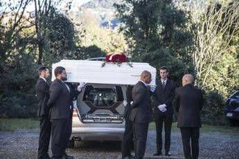 Femminicidio Pamela Genini, il parroco: “Era un raggio di sole, sfigurata da egoismo e prepotenza”