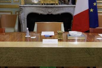  Francia, tra consultazioni e dimissioni: come funziona il Paese durante la crisi politica