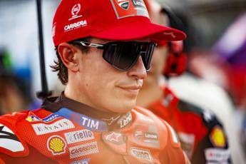 Gp Indonesia, caduta e frattura alla clavicola per Marquez: “Rispetto i medici, tornerò quando sarà possibile”