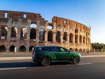  Hyundai IONIQ 9: il nuovo SUV elettrico premium arriva in Italia