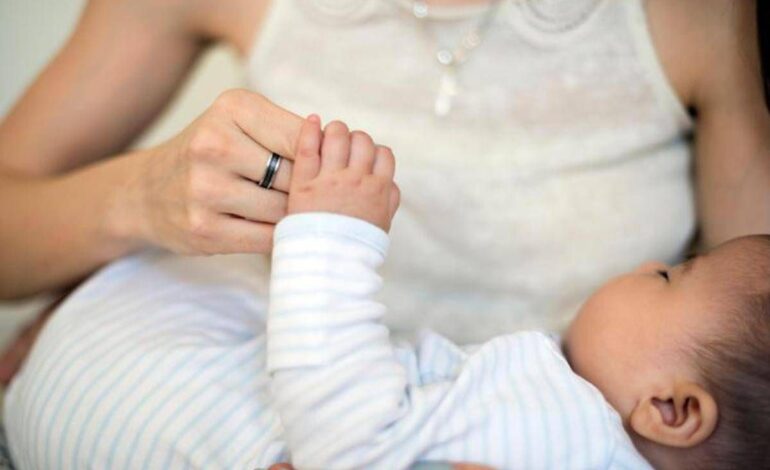 I dentini dei bebè? Spuntano prima se la mamma è stressata: lo studio
