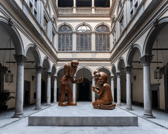  Kaws porta ‘The Message’ a Palazzo Strozzi