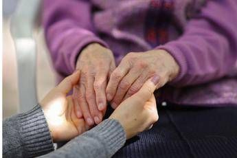  Lavoro, Inapp: “Donne caregiver 10% in più degli uomini”